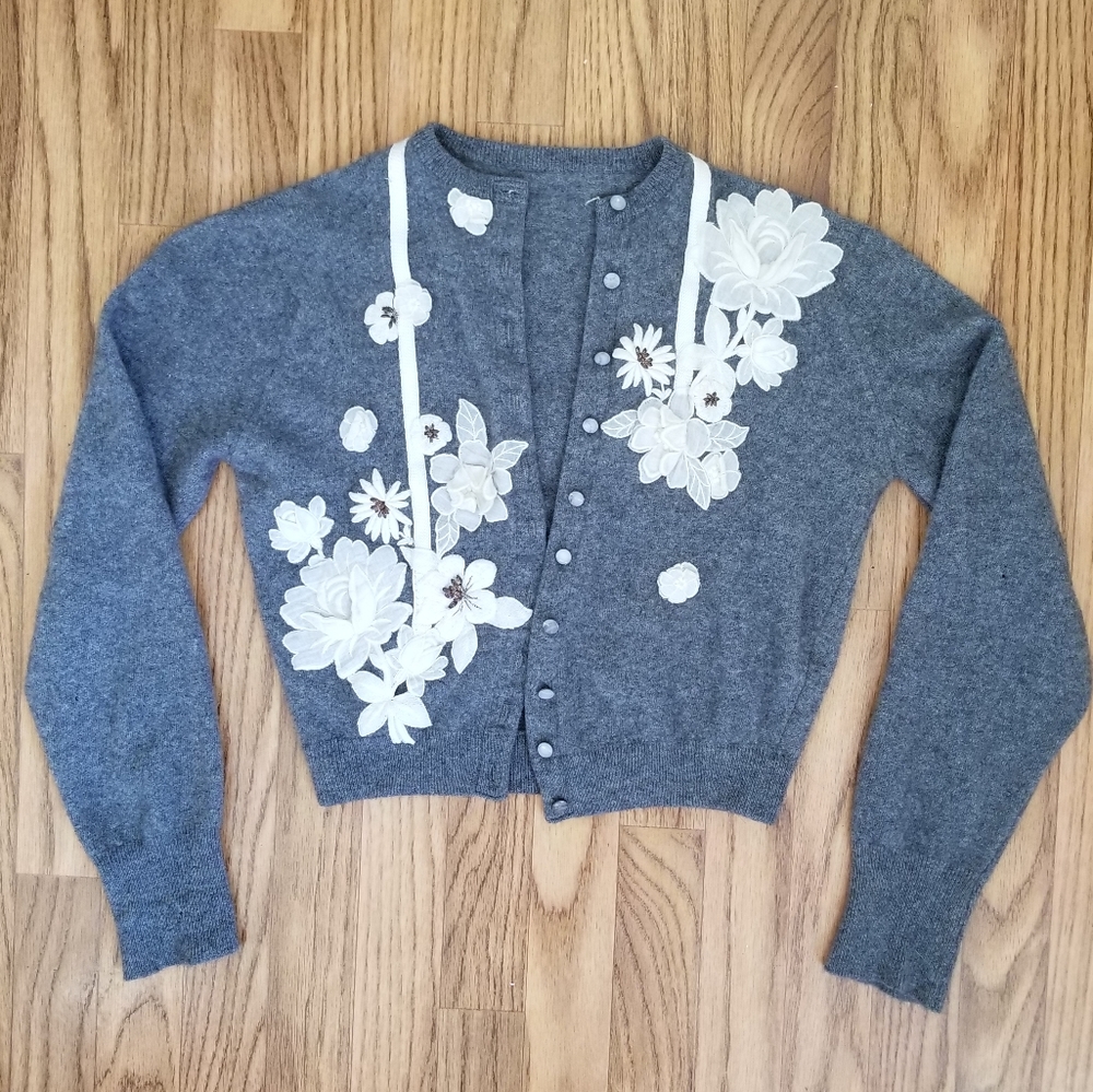 Grey floral embroidered cropped knit cardigan